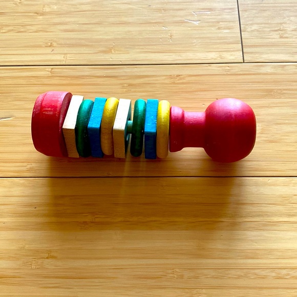 Maple Landmark Rattle - Picture 3 of 3